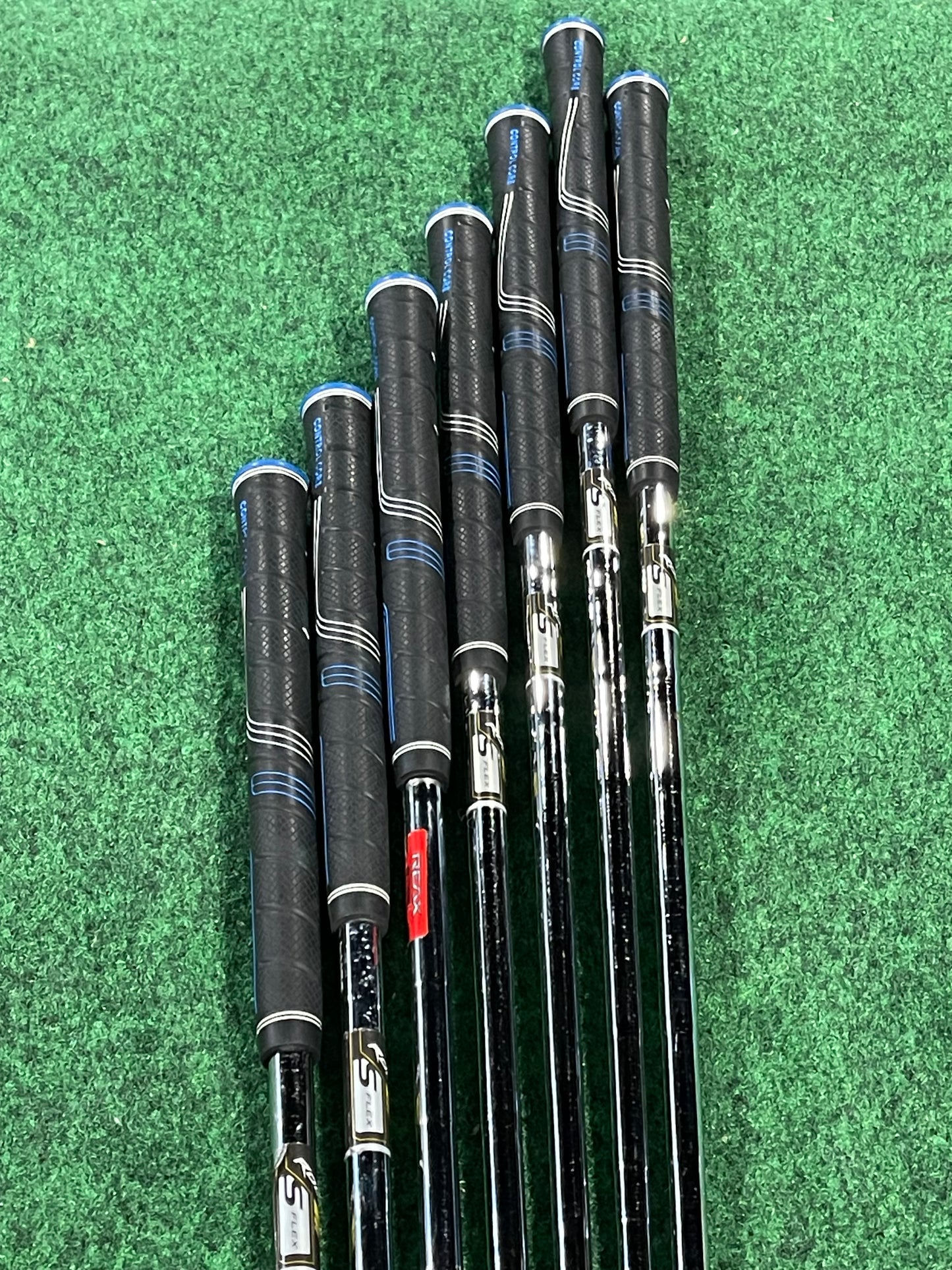 RH Taylormade Rbladez golf irons stiff
