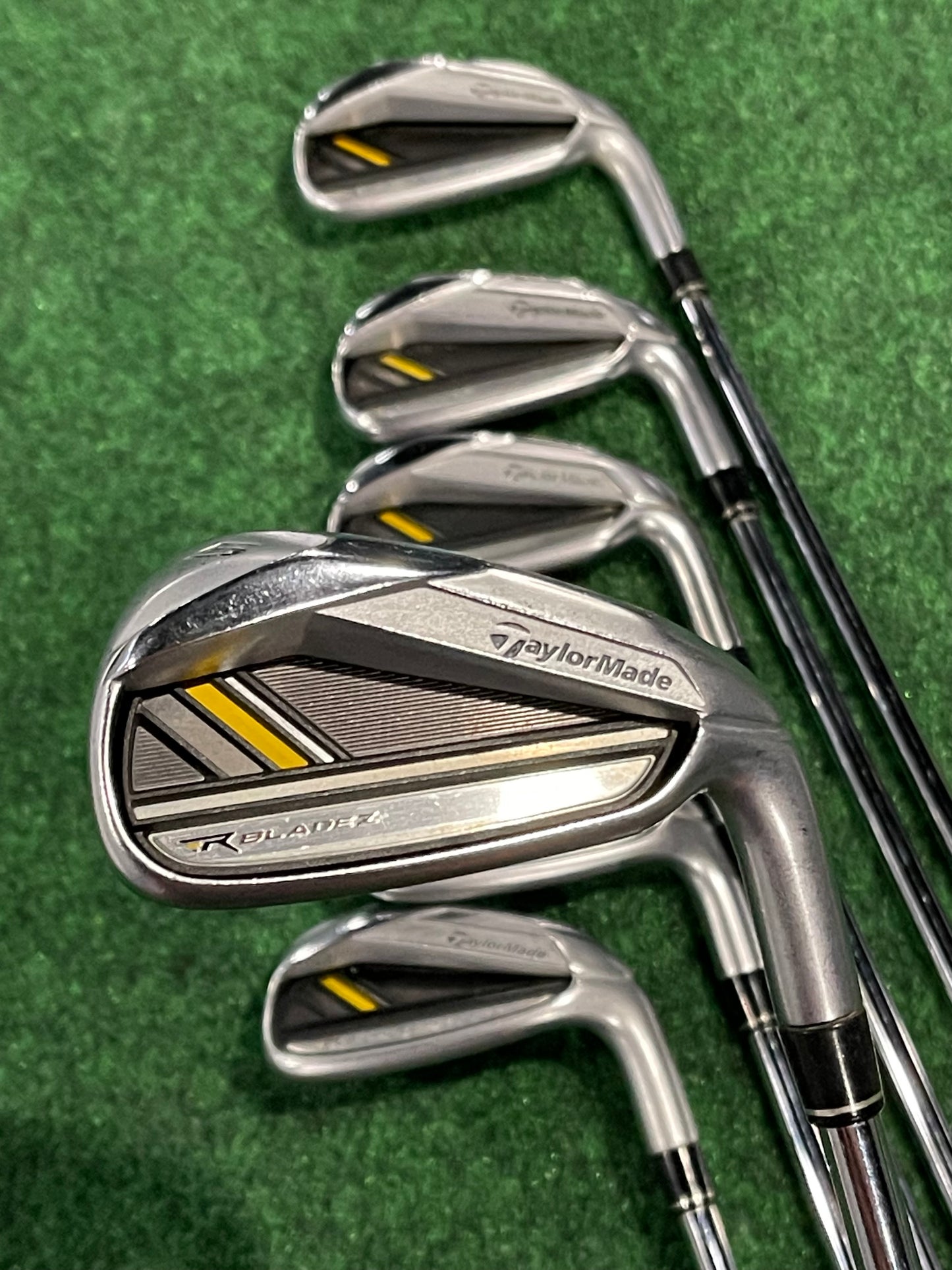 RH Taylormade Rbladez golf irons stiff
