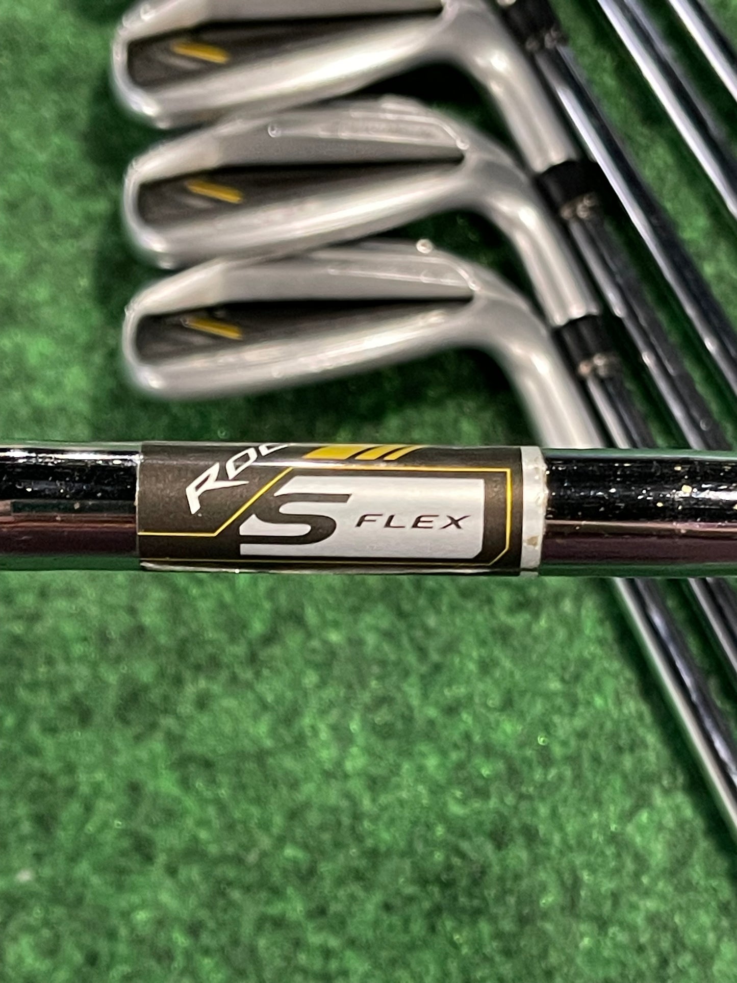RH Taylormade Rbladez golf irons stiff
